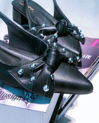 Scarpin Feminino Slingback Bico Fino Salto Bloco Baixo e Laço Preto