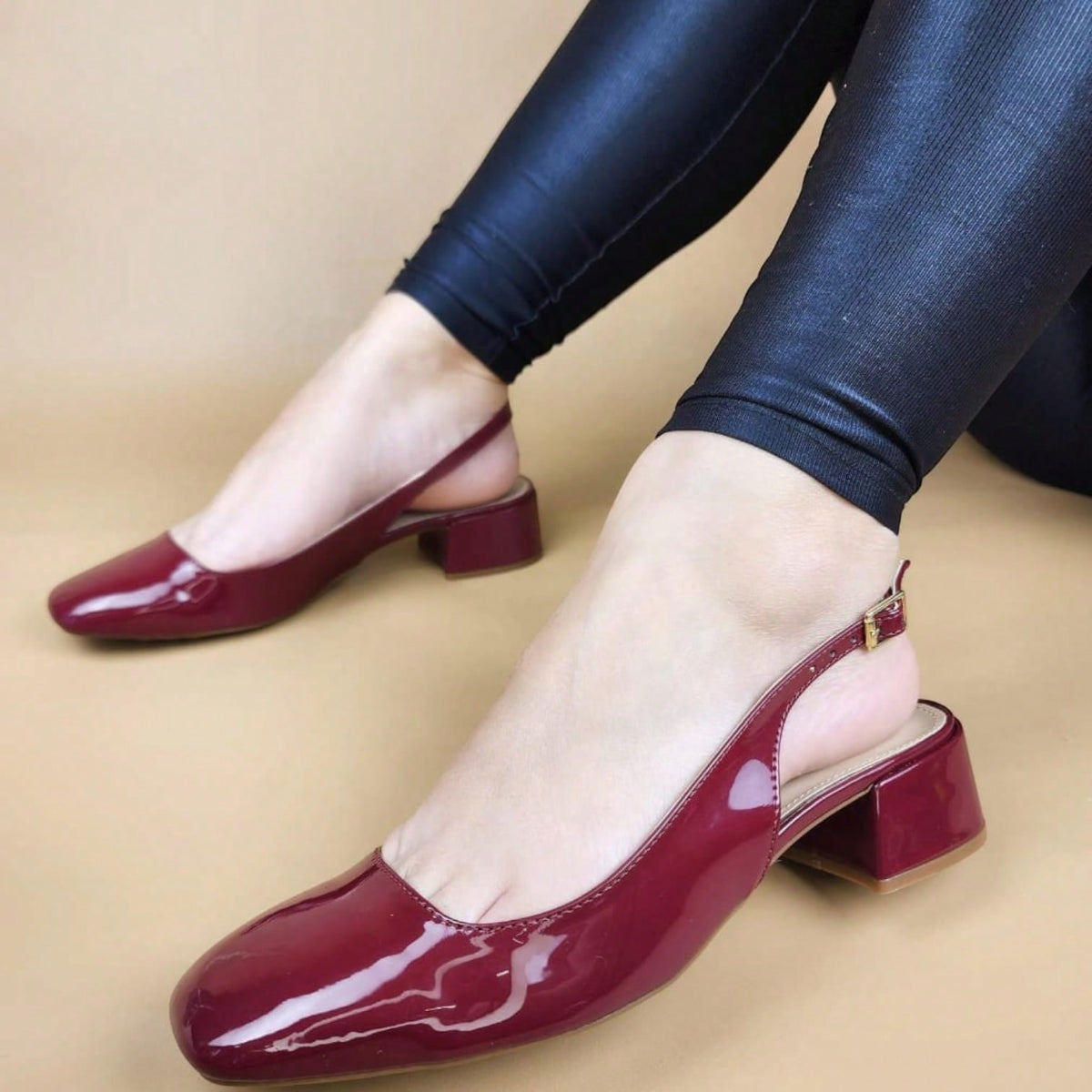 Scarpin Feminino Slingback Bico Quadrado e Salto Bloco Baixo Vinho