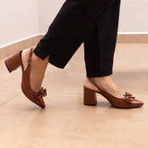 Scarpin Feminino Slingback Salto Bloco Grosso com laço Caramelo