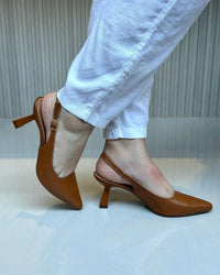 Scarpin Feminino Slingback Salto Taça Fino Baixo Clássico Caramelo