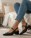 Scarpin Feminino Slingback Verniz Salto Bloco Médio com Tira e Fivela Ajustável Preto