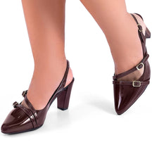 Scarpin Slingback Feminino Bico Fino e Salto Confortável com Fivelas Marrom