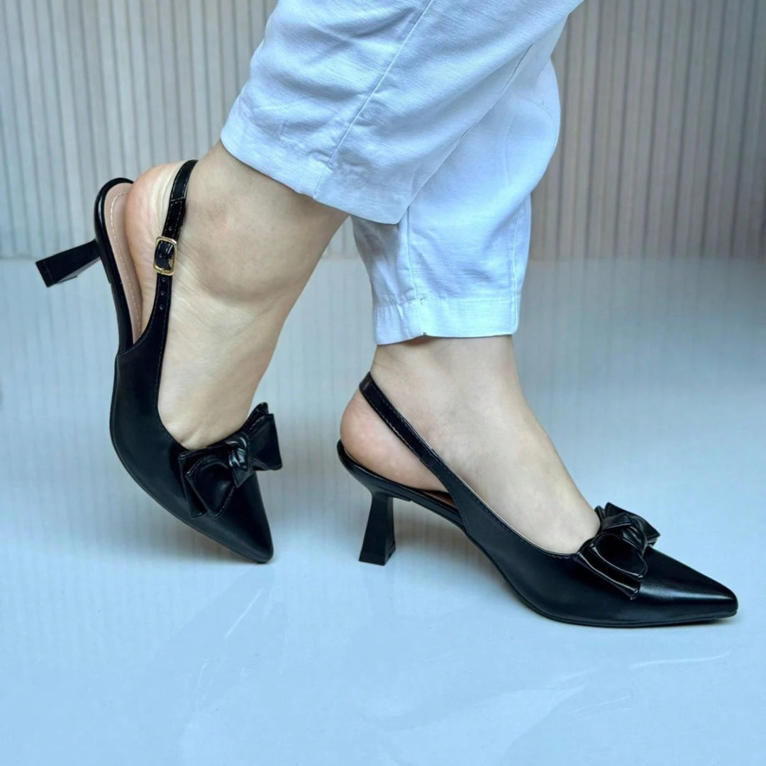 Scarpin Slingback Feminino Salto Médio Bico Fino com Laço Preto