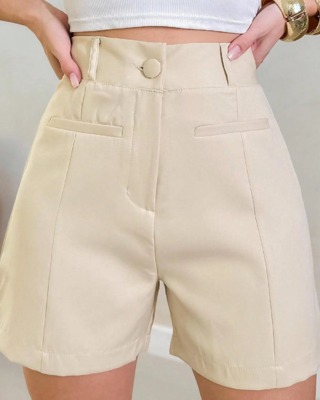 Short Feminino Alfaiataria com Bolso Fake Areia