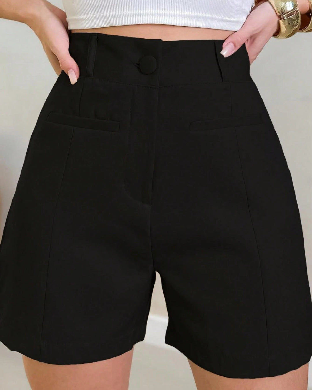 Short Feminino Alfaiataria com Bolso Fake Preto