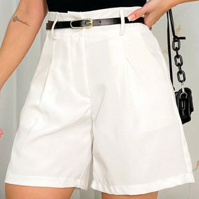 Shorts Feminino Social Alfaiataria De Perna Larga Plissados Com Cinto Branco