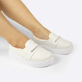 Tênis Slip On Feminino Calce Fácil e Detalhe em Brilho Branco