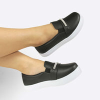 Tênis Slip On Feminino Calce Fácil e Detalhe em Brilho Preto