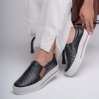 Tênis Slip On Feminino Casual Confortável | Estilo Clássico e Versátil Preto