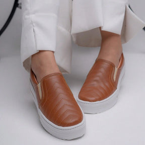 Tênis Slip On Feminino Casual Confortável | Estilo Clássico e Versátil Caramelo