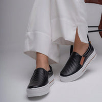 Tênis Slip On Feminino Casual Confortável | Estilo Clássico e Versátil Preto