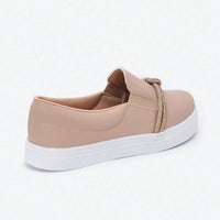 Tênis Slip On Feminino com Tiras em Brilho Bege