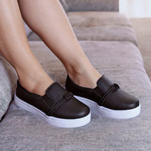 Tênis Slip On Feminino com Tiras em Brilho Preto