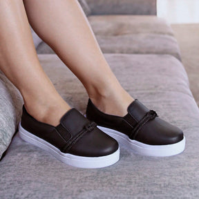 Tênis Slip On Feminino com Tiras em Brilho Preto