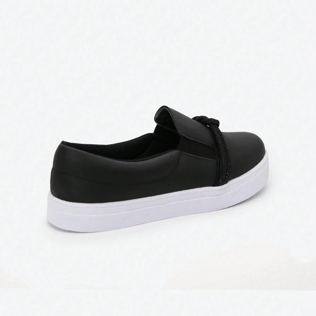 Tênis Slip On Feminino com Tiras em Brilho Preto