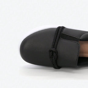 Tênis Slip On Feminino com Tiras em Brilho Preto