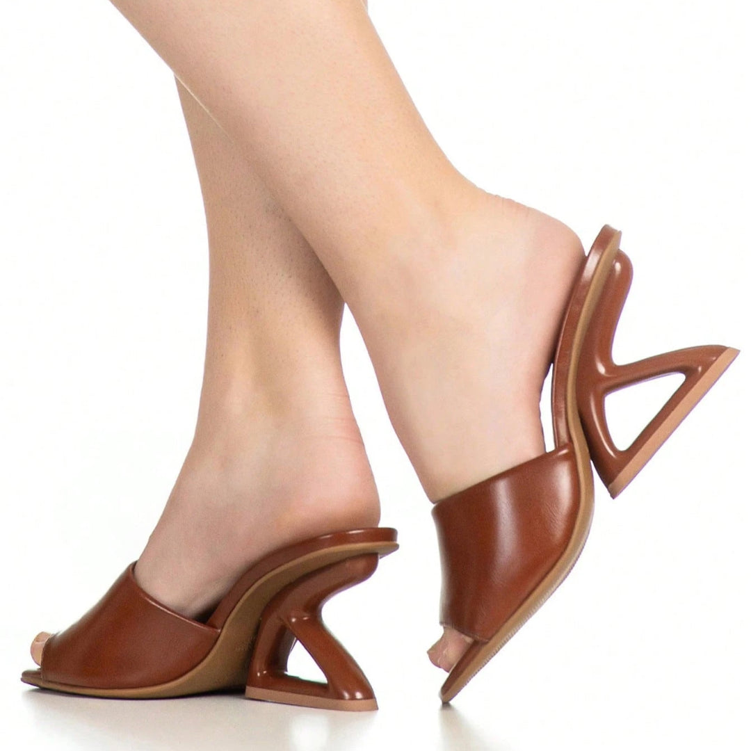 Tamanco Feminino Mule Salto Geométrico Vazado Caramelo