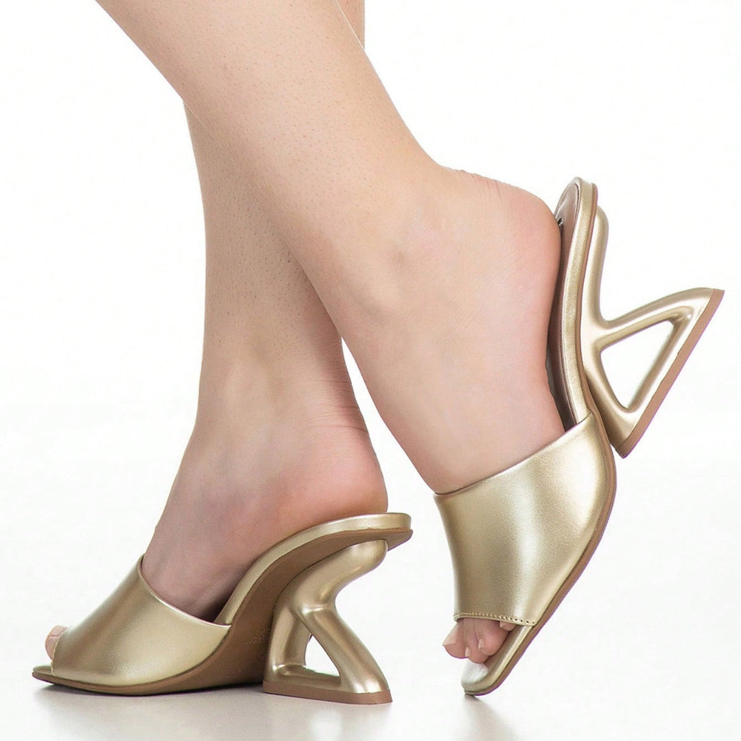 Tamanco Feminino Mule Salto Geométrico Vazado Dourado
