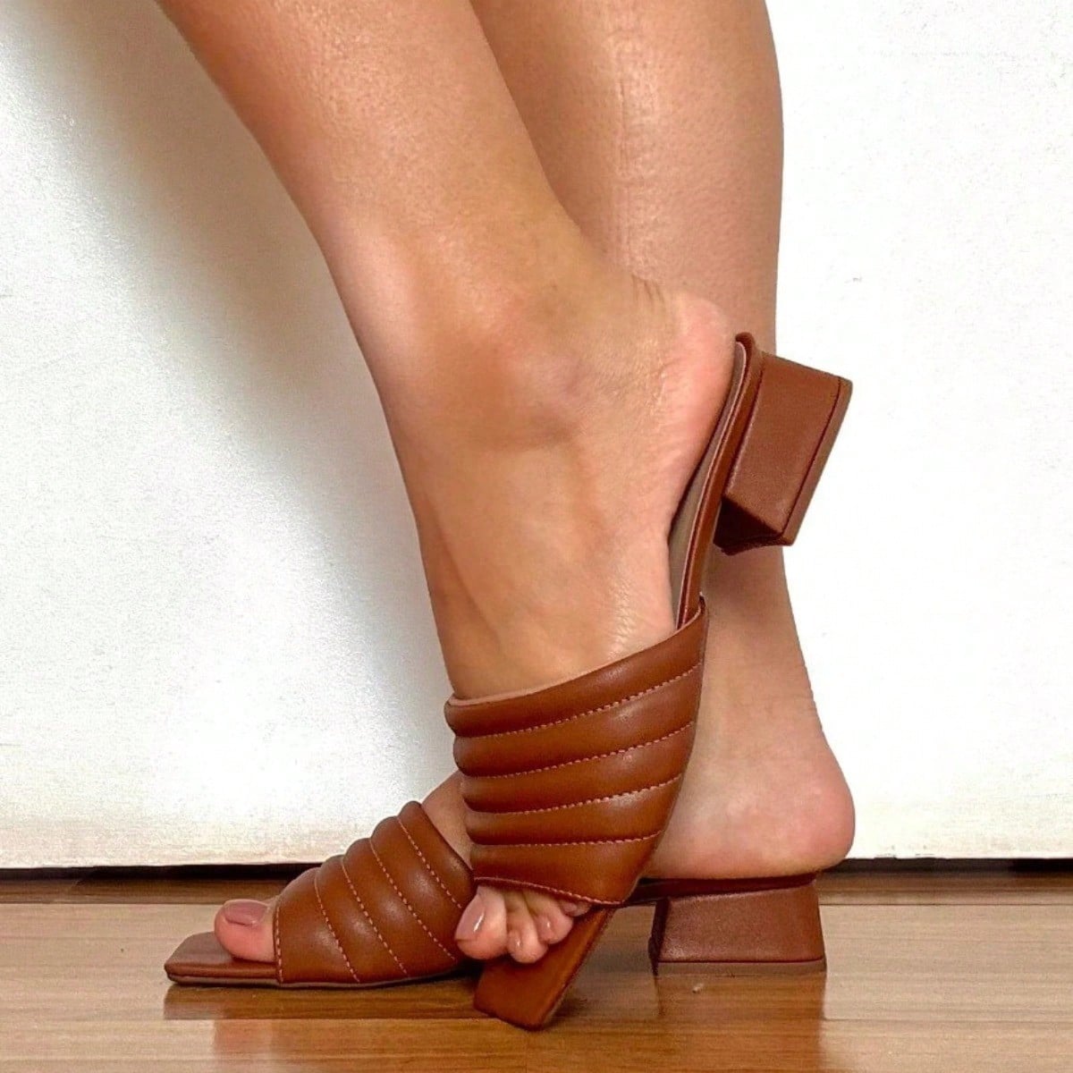 Tamanco Feminino Mule Slide Bico Quadrado Salto Bloco Baixo Caramelo