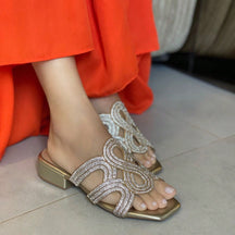 Tamanco Feminino Saltinho Bloco Baixo Confortável com Brilho Strass Dourada