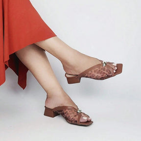 Tamanco Feminino Salto Bloco Baixo e Tela Transparente Chic Caramelo