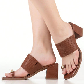 Tamanco Feminino Salto Bloco Tira Larga Anel de Dedo e Detalhe Metalizado Caramelo