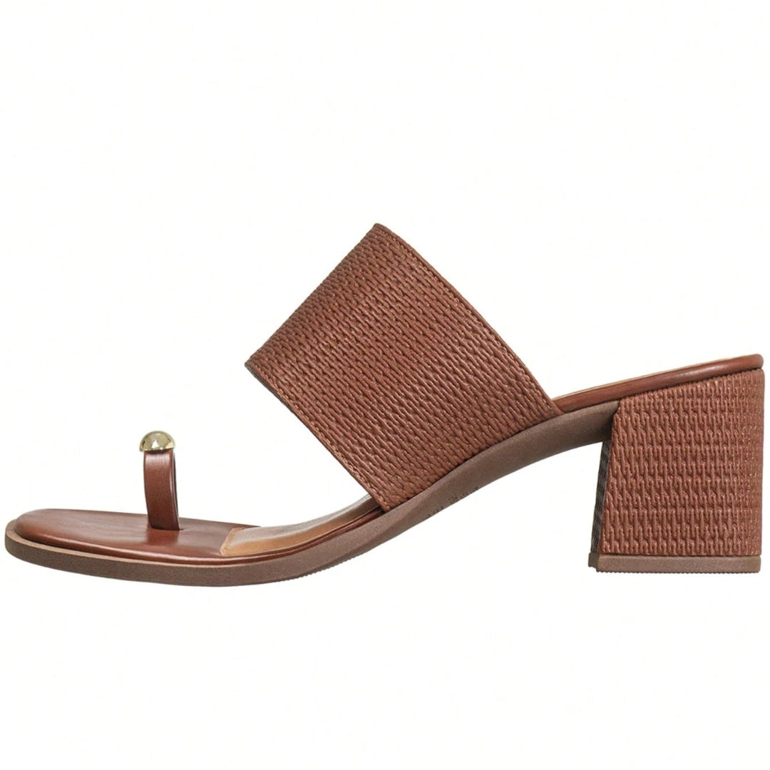 Tamanco Feminino Salto Bloco Tira Larga Anel de Dedo e Detalhe Metalizado Caramelo