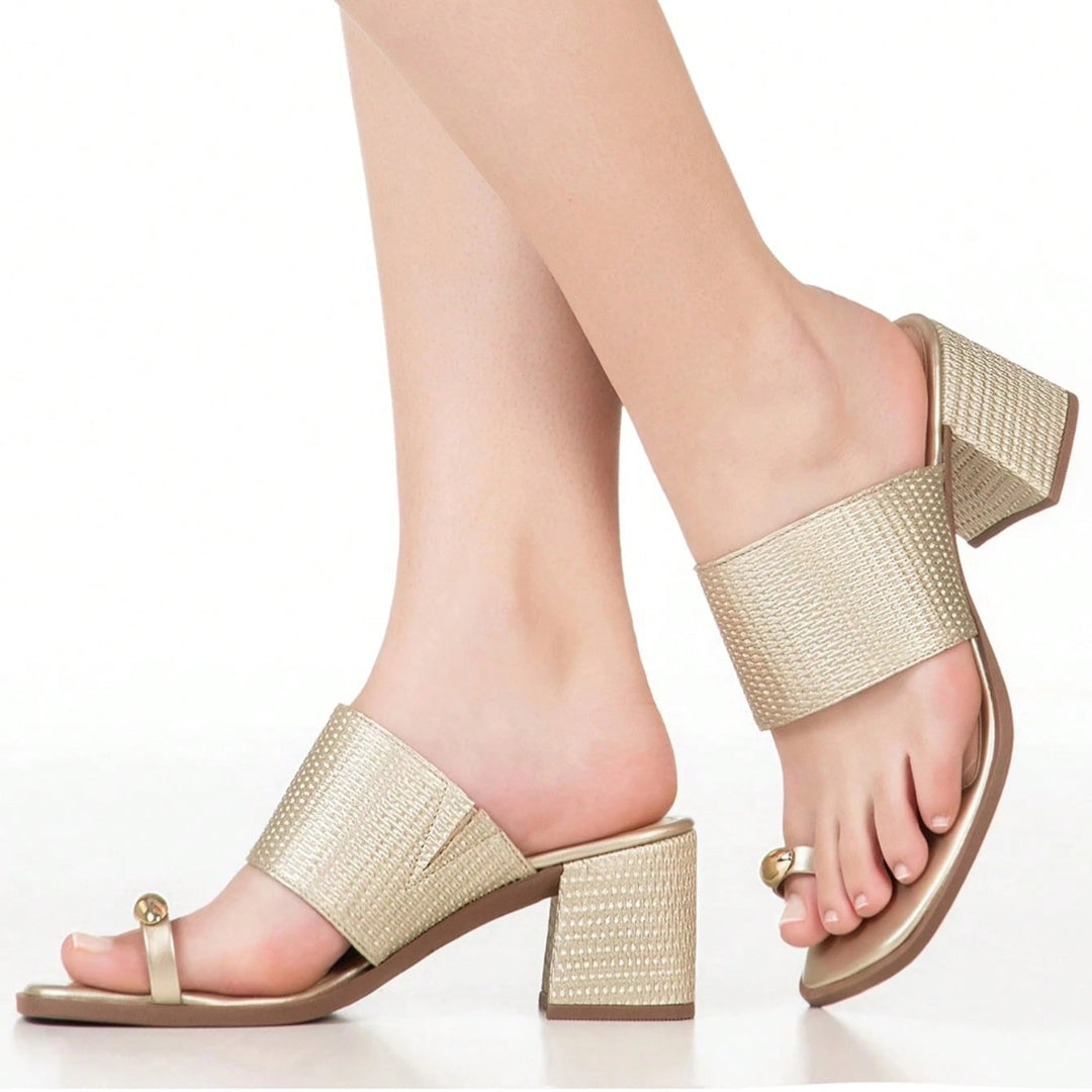 Tamanco Feminino Salto Bloco Tira Larga Anel de Dedo e Detalhe Metalizado Dourado