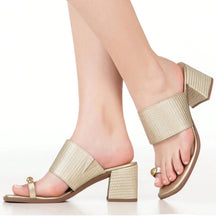 Tamanco Feminino Salto Bloco Tira Larga Anel de Dedo e Detalhe Metalizado Dourado