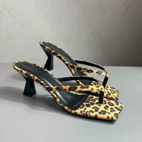 Tamanco Feminino Salto Fino Baixo Frente Quadrada Animal Print