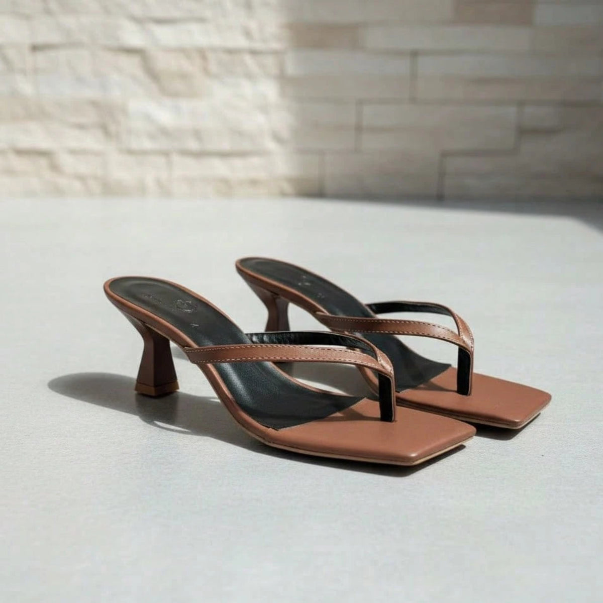 Tamanco Feminino Salto Fino Baixo Frente Quadrada Marrom