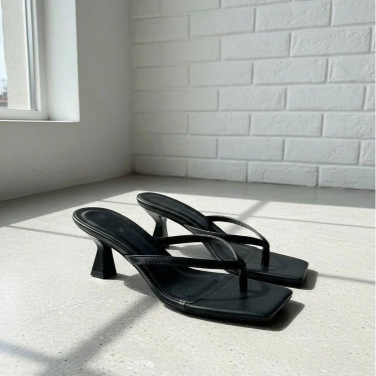 Tamanco Feminino Salto Fino Baixo Frente Quadrada Preto