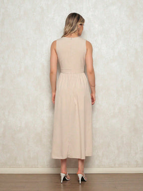 Vestido Feminino Midi em Crepinho - Cintura Marcada, Decote Discreto e Saia Solta Bege