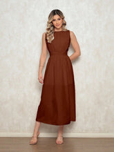 Vestido Feminino Midi em Crepinho - Cintura Marcada, Decote Discreto e Saia Solta Marrom