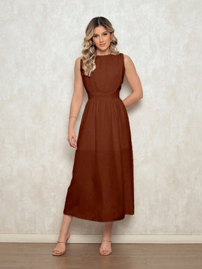 Vestido Feminino Midi em Crepinho - Cintura Marcada, Decote Discreto e Saia Solta Marrom