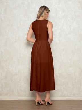 Vestido Feminino Midi em Crepinho - Cintura Marcada, Decote Discreto e Saia Solta Marrom