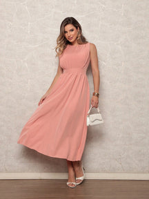 Vestido Feminino Midi em Crepinho - Cintura Marcada, Decote Discreto e Saia Solta Rosa