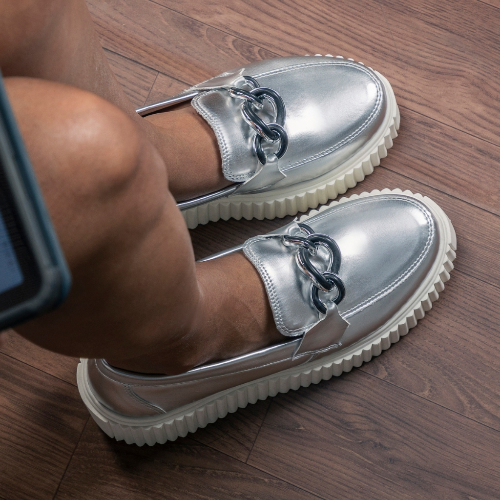 Tênis Slip On Mocassim Feminino com Sola Alta – Estilo e Sofisticação no Dia a Dia