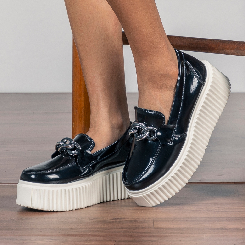 Tênis Slip On Mocassim Feminino com Sola Alta – Estilo e Sofisticação no Dia a Dia