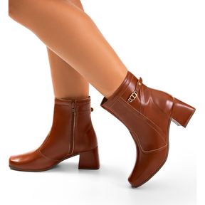 Bota Feminina Cano Curto com Salto Bloco Baixo e Detalhe Lateral – Estilo, Conforto e Versatilidade